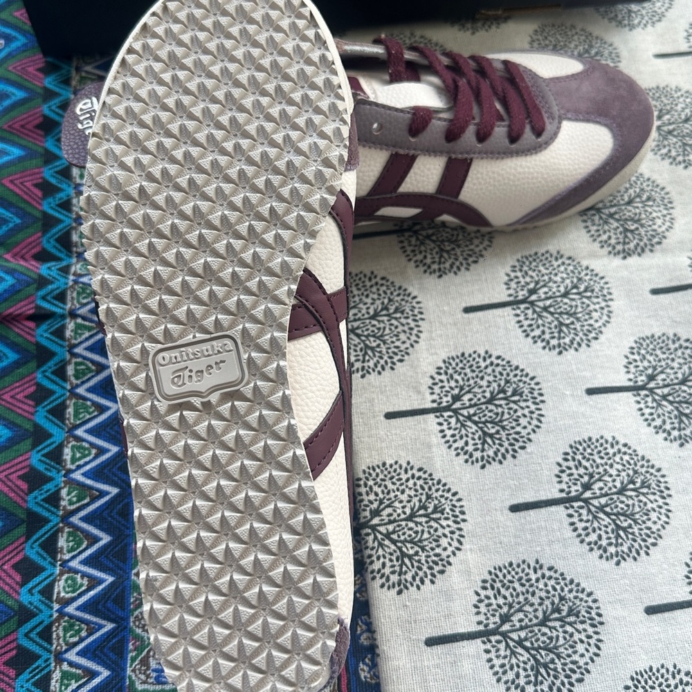 Onitsuka Tiger Mexico 66 Sneakers in White & Burgundy - Picture 8 of 8